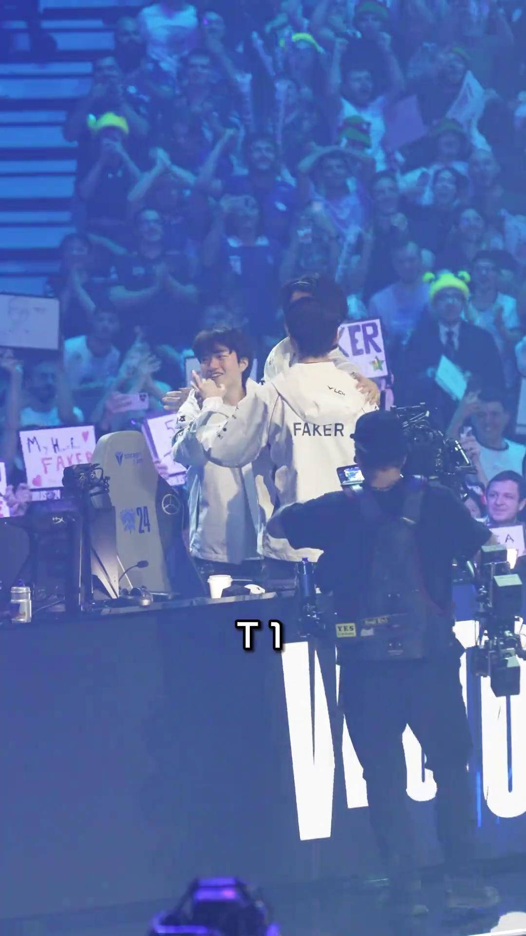 包含T1绝杀EDG，Lehends团战一打五激烈交锋淘汰赛，点燃全场激情的词条