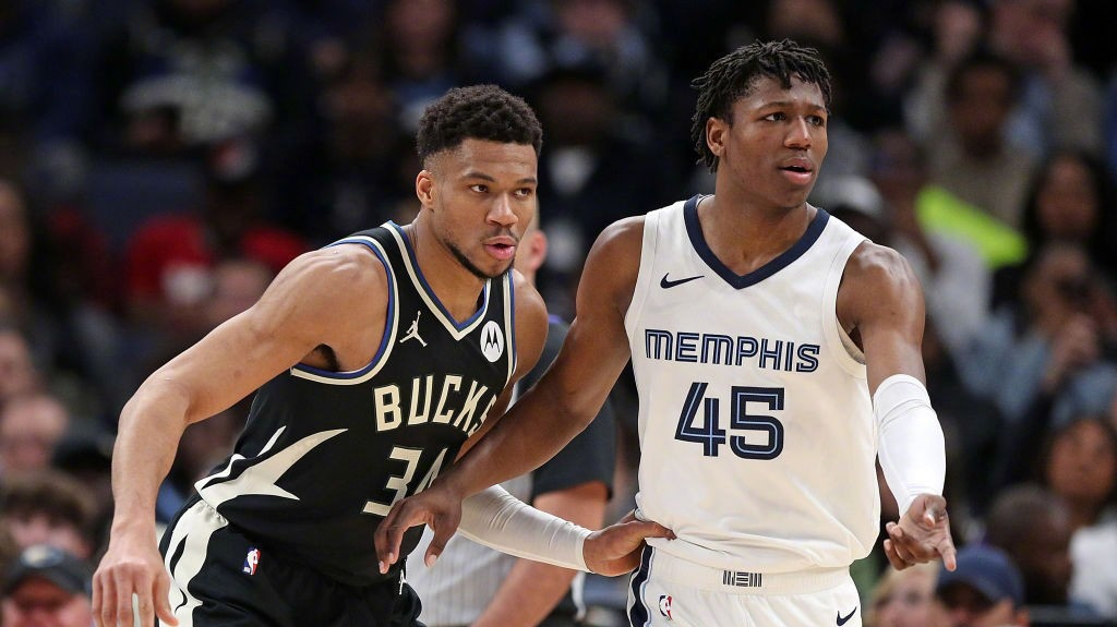 包含雄鹿翻盘山东队，莫兰特统治全场的词条