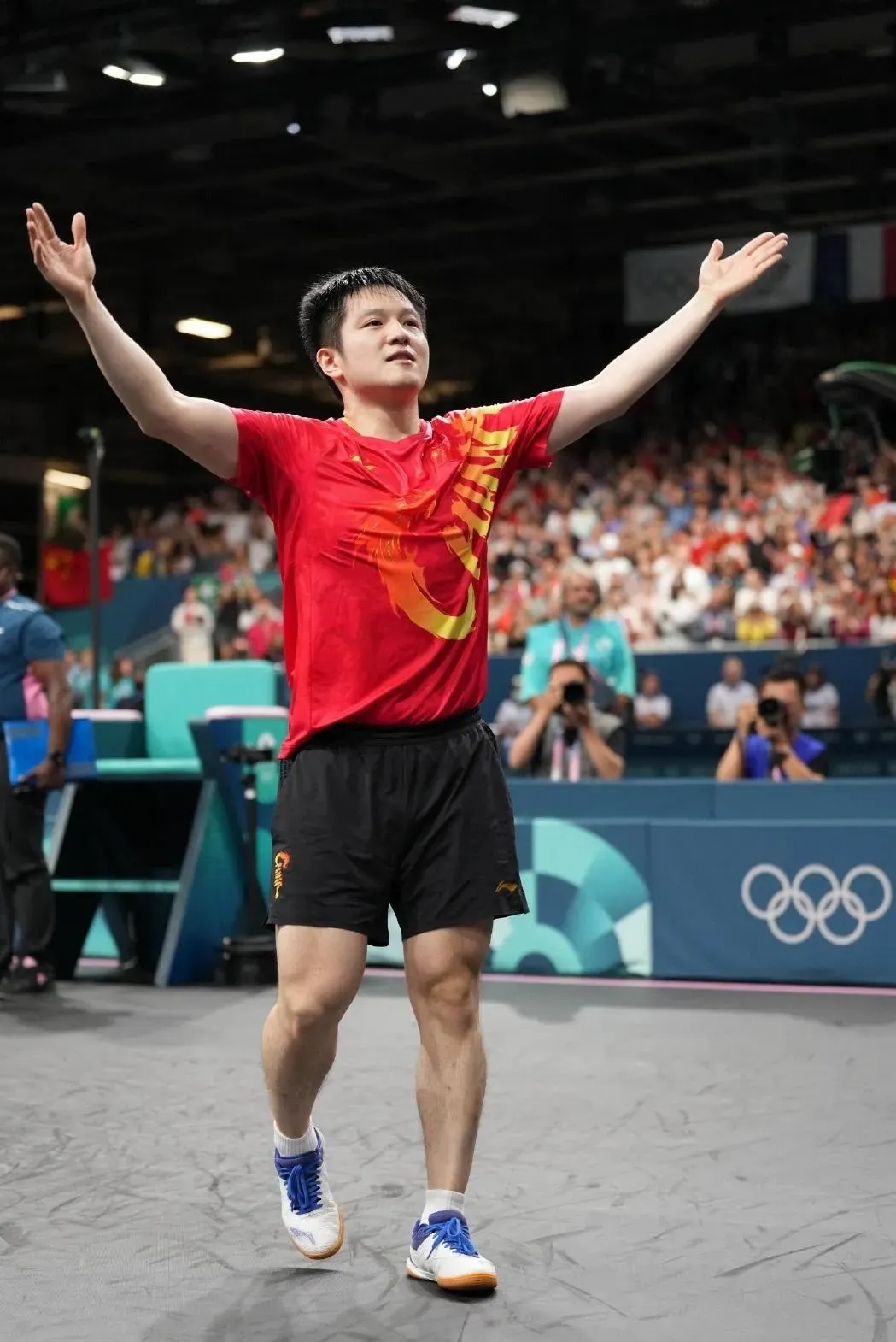 瑞典队轻取日本队，樊振东点燃赛场