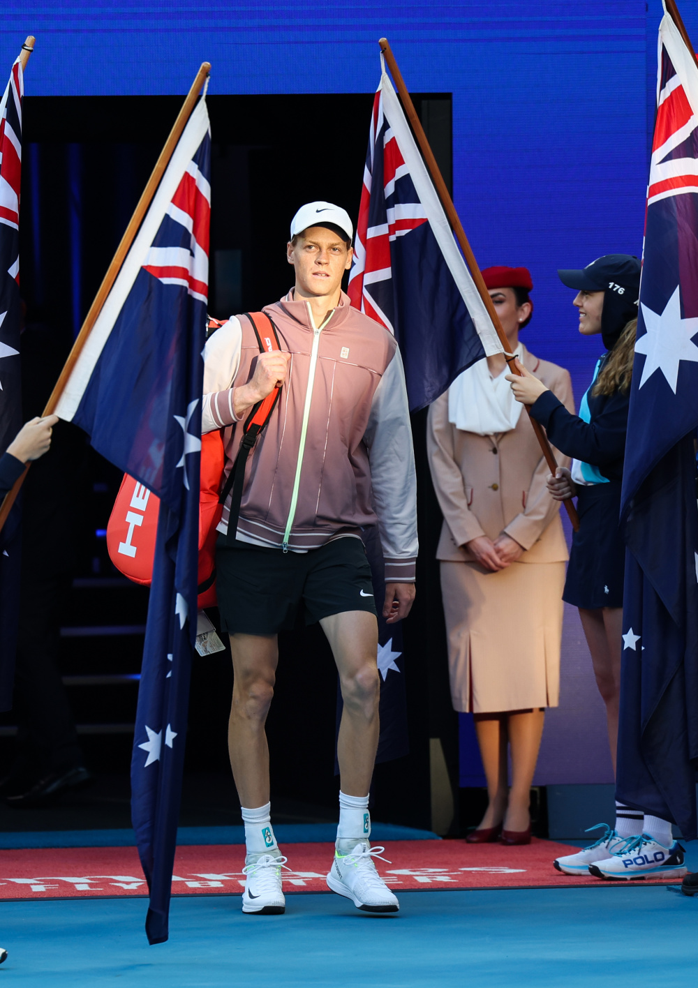 包含年终总决赛鏖战澳网，梅德韦杰夫扛起全队的词条