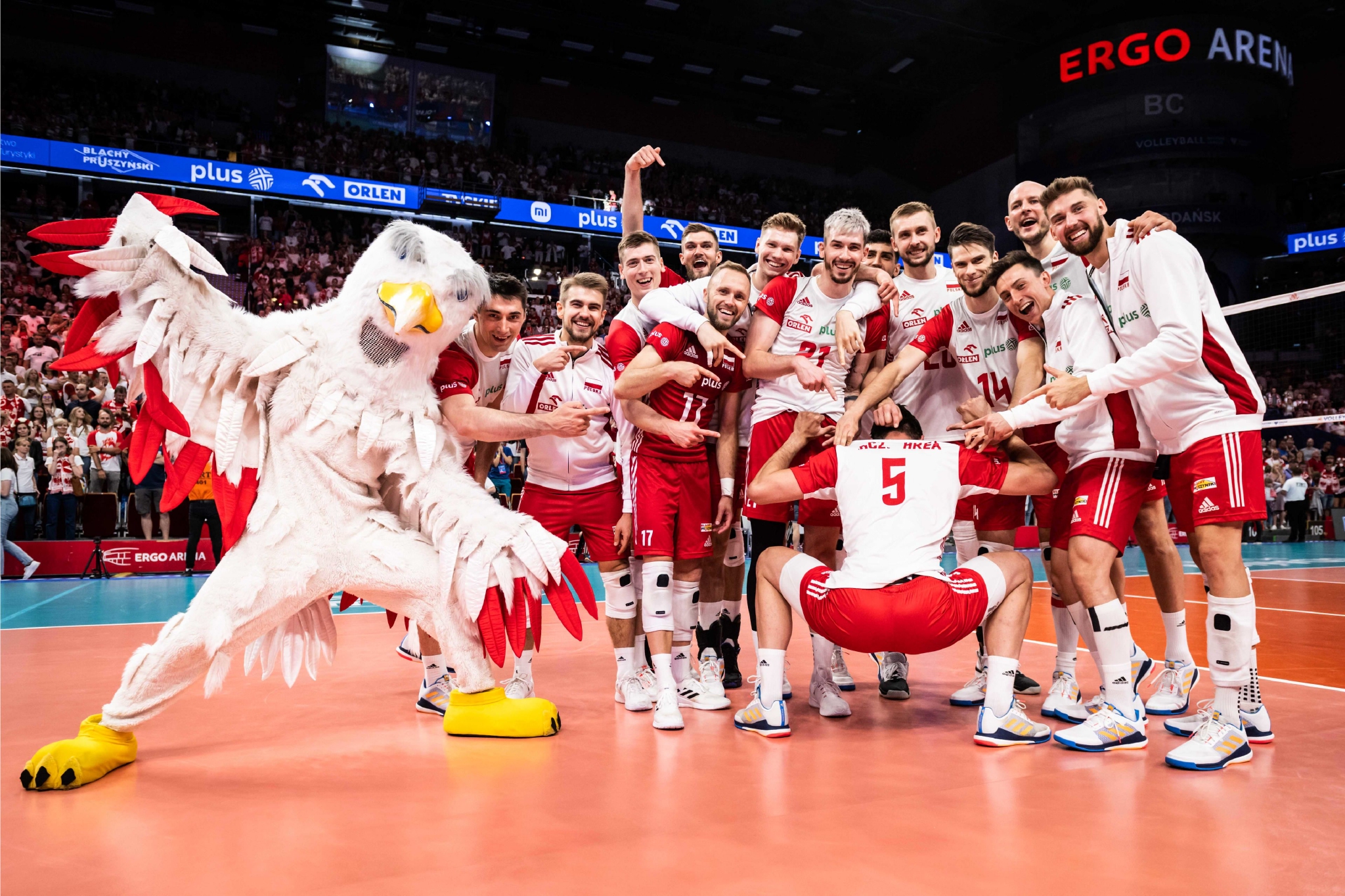 波兰队逆转日本队，波尔点燃赛场