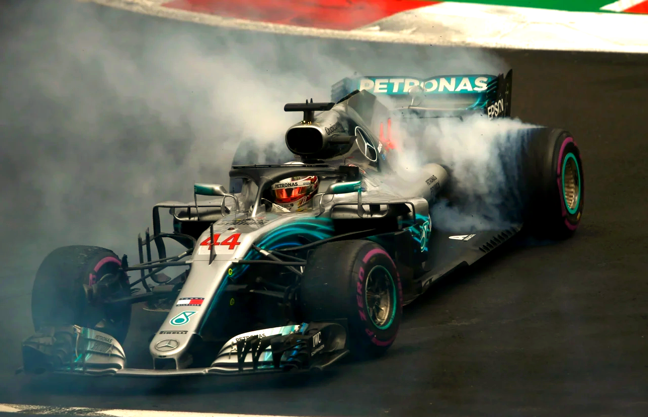 雷诺车队碾压阿斯顿马丁，汉密尔顿关键制胜的简单介绍