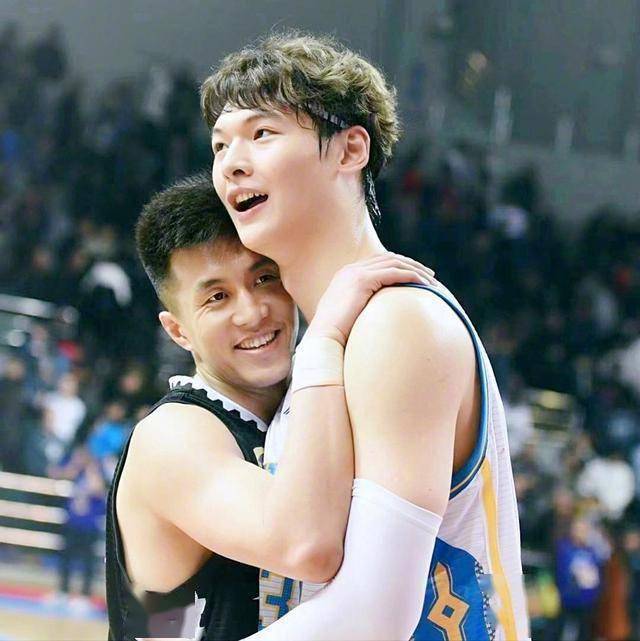 广州队翻盘新疆队，王哲林扛起全队