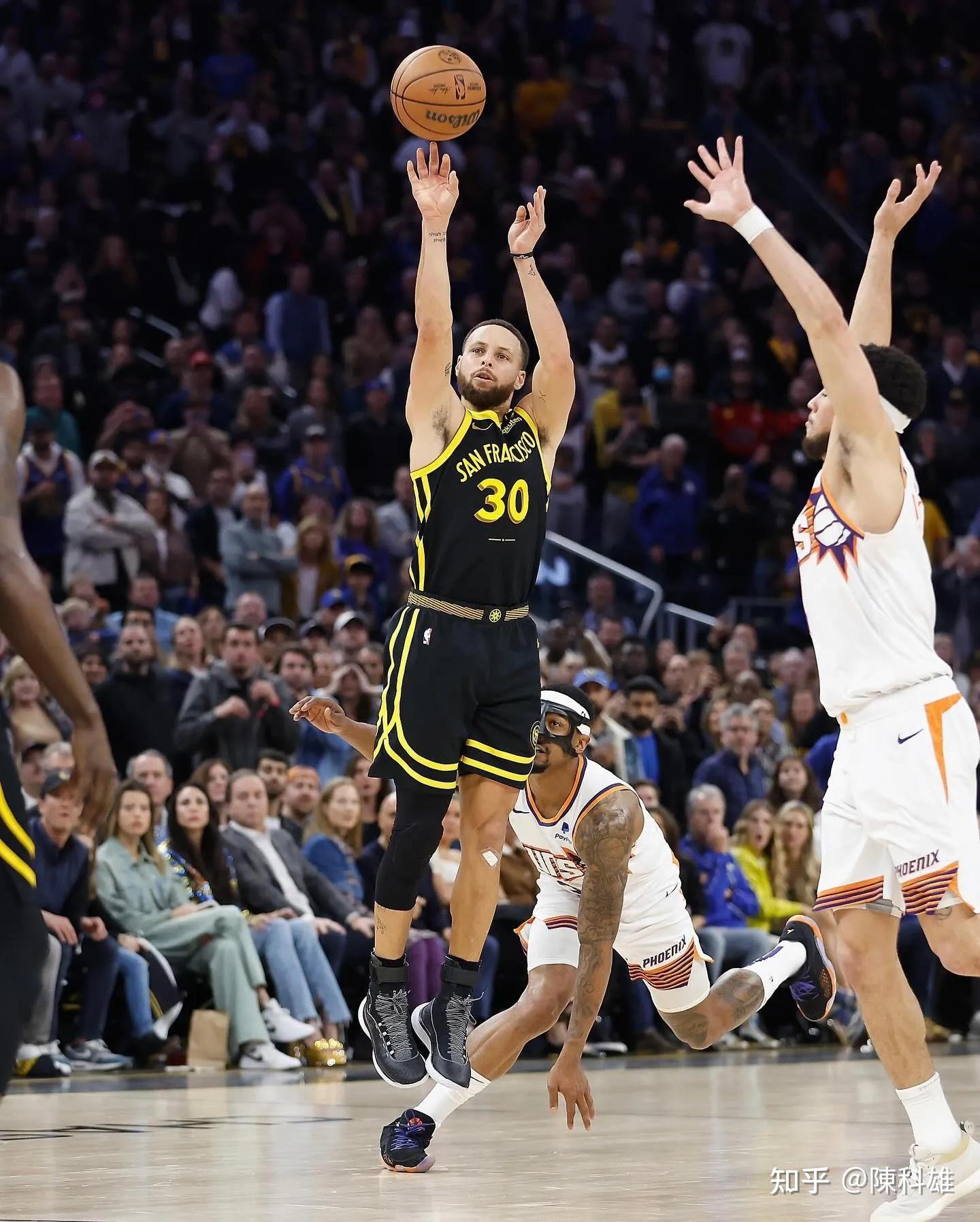 四川队鏖战独行侠,库里状态火热 四川队鏖战独行侠,库里状态火热