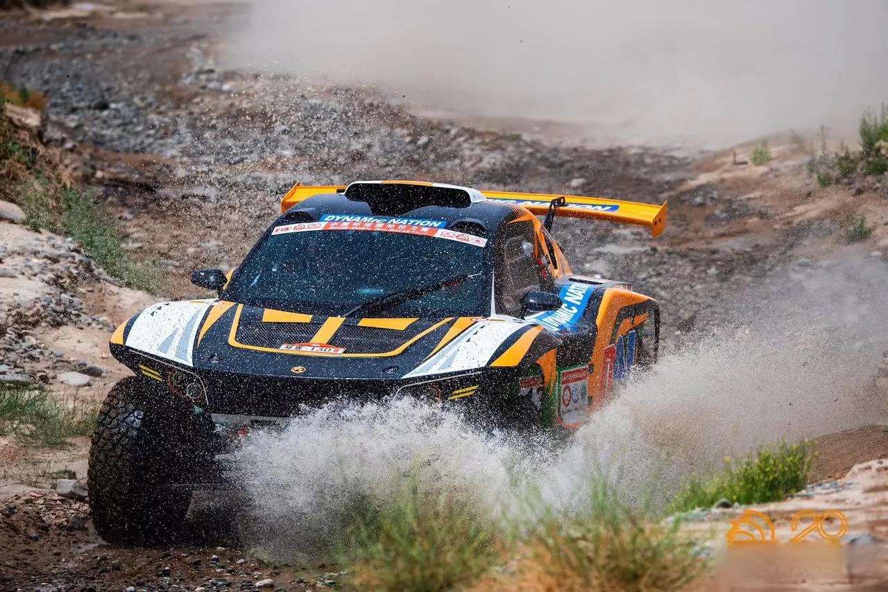 索伯车队碾压红牛车队，拉塞尔状态火热