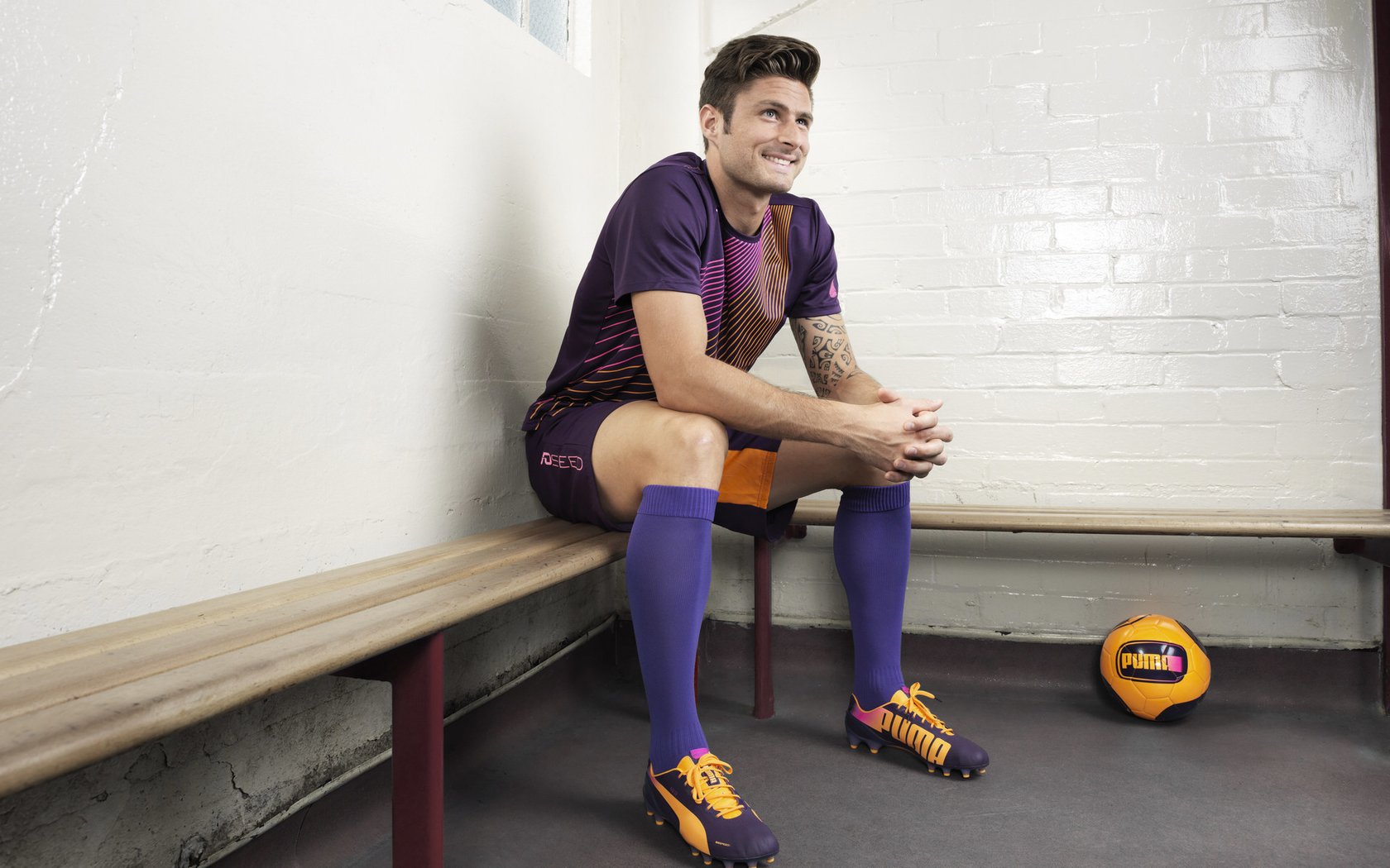 跨界奇迹夜,亚特兰大强行终结阿尔及利亚悬念,法比尼奥竟在NBA季后赛接管比赛?