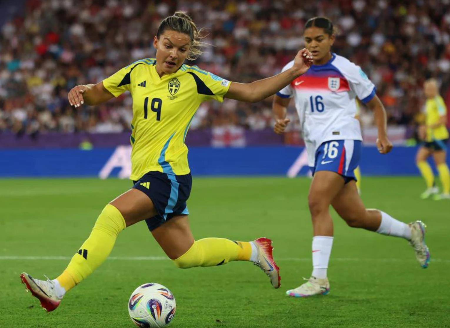 英格兰队翻盘瑞典队，波尔统治全场